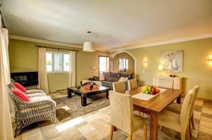 MARIA DEL RISCO by Buenavilla