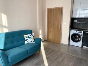 Mountain View Magenta White apartment