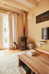 Luxurious, private, central, gas & solar powered