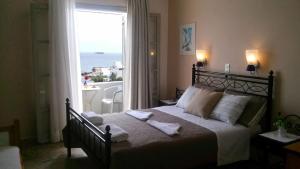 Vrohaki Studios & Rooms