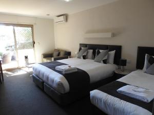 Wine Village Motor Inn