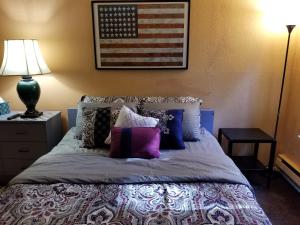 Lovely One bedroom condo with indoor fireplace.