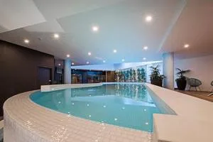 Luxe 2BR Executive Apartment Kingston Pool Parking WiFi BBQ Wine - Queanbeyan