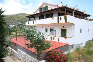 Evon's rooms Ikaria Greece