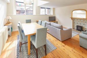 Mary Lyth - Whitby West Cliff with parking