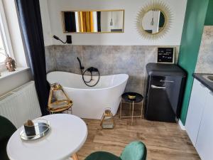 Love Suite Warsaw Wola by Noclegi Renters