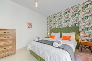 Colorful & Spacious Home with Yard - Close to Xemxija Bay