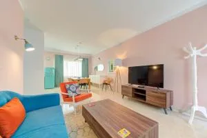 Colorful & Spacious Home with Yard - Close to Xemxija Bay - Mġarr