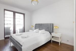 Burakowska Pastel Elegant Apartment by BookingHost