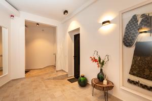 Deluxe Apartment room in Metropole Apartments Royal Residence