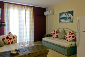 One-Bedroom Apartment with Sea or Pool View