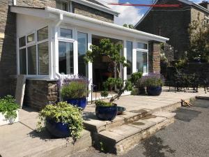 2 Bed Rural cottage between the mountains and Sea in West Wales