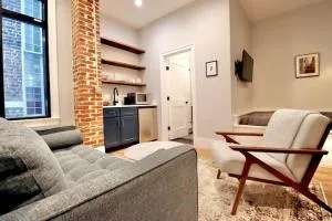 The Queen Suite at Prince Street Inn - Oxon Hill