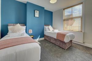 Knighton 2-Bedroom Cottage - Free Parking, Contractor friendly