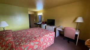 Economy Single Room room in Sunset Inn-Rolla