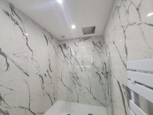 Appartements Legend Majestic - 3 chambres - Parking prive - Centre Ville - Quai de Saone - Gare - fibre : photos des chambres