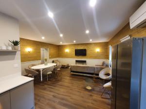 Legend Majestic - 3 chambres - Parking privé GRATUIT - Centre Ville - Quai de Saône - Gare - fibre