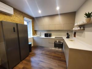 Legend Majestic - 3 chambres - Parking privé GRATUIT - Centre Ville - Quai de Saône - Gare - fibre