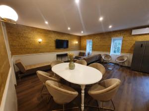 Legend Majestic - 3 chambres - Parking privé GRATUIT - Centre Ville - Quai de Saône - Gare - fibre