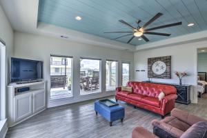 Steps to Gulf Crystal Beach Home with Deck and Views