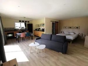 Maison-Gîte "au bord de l'oust "avec jacuzzi - Montertelot