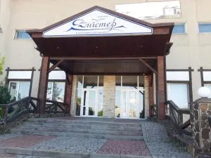 Готель "Дністер" - 萨塔尼夫