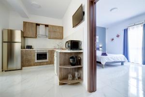 Idyllic Apartment steps from the Promenade