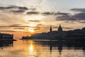 Idyllic Apartment steps from the Promenade