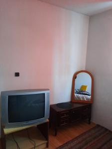 CAMERA CU BAIE si Curte-CENTRU ISTORIC