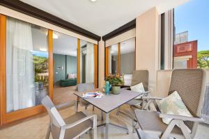 One-Bedroom Apartment with Beach Access