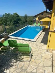 Holiday House Krk - 斯科比西奇