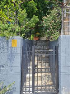 Gerakina beach cottage