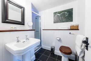 Standard Double or Twin Room with Shower room in The Queen's Arms