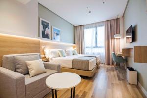 Twin Room room in ZT The Golden Hotel Barcelona