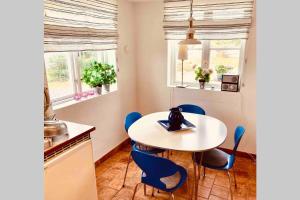 Lägenhet med havsutsikt & uteplats i vårt hus på Käringön