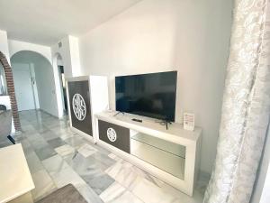 Aguamarina Frontline Beach, Direct Sea Views POOL - EaW Homes