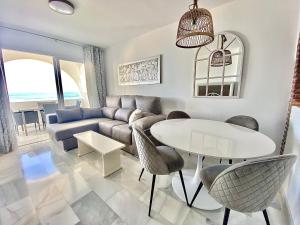 Aguamarina Frontline Beach, Direct Sea Views POOL - EaW Homes