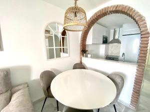 Aguamarina Frontline Beach, Direct Sea Views POOL - EaW Homes