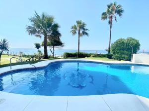 Aguamarina Frontline Beach, Direct Sea Views POOL - EaW Homes