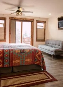 Clear Creek Inn - 埃弗格林