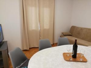 Apartment in Nin with loggia, air conditioning, WiFi, washing machine 4986-1