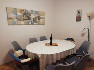 Apartment in Nin with loggia, air conditioning, WiFi, washing machine 4986-1 