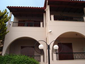 One-Bedroom Apartment with Balcony and Garden View