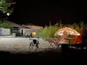 B&B / Chambres d'hotes Le Dome et son jacuzzi : photos des chambres