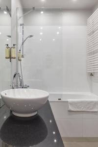 Wronia Business Residence by BookingHost