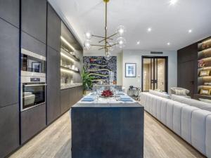 Stunning Apartment near Avenue Liberdade