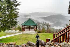 Chalet room in Eagles View