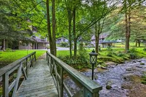 Chalet Retreat Cozy Cabin with On-Site Creek! - Hampton