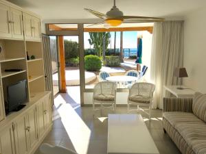 Beach front Apartment Los Papagayos