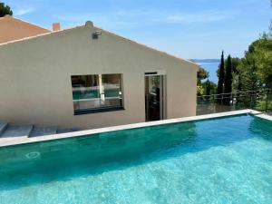 Appartement confortable à Hyères avec piscine privée